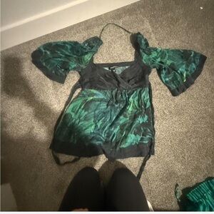 Y2K Bebe Green and Black Flutter Sleeve Women's Top